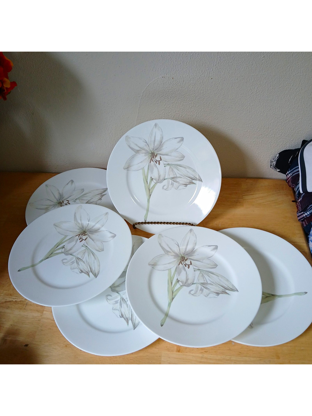 • Corelle Lifestyles White Flower 10.75" Dinner Plate Lily Gray Green